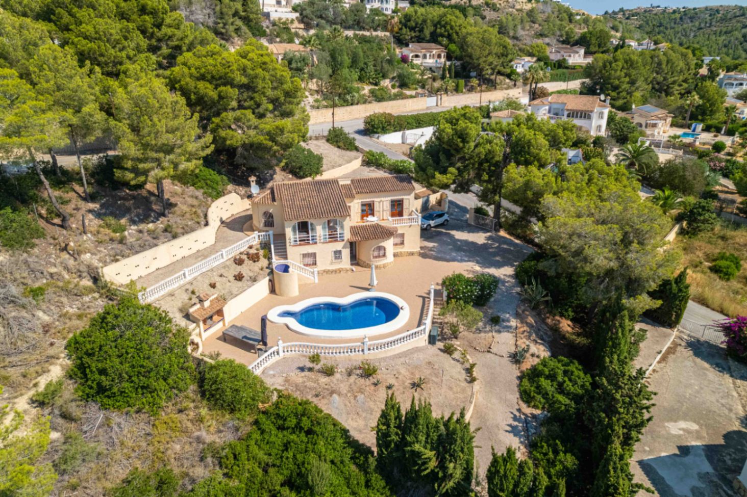 Villa exclusiva con piscina climatizada y vistas panorámicas al Peñón de Ifach en La Empedrola – Calpe