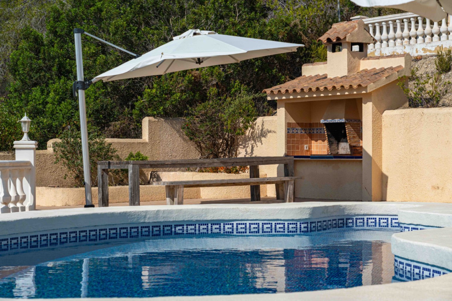 Villa exclusiva con piscina climatizada y vistas panorámicas al Peñón de Ifach en La Empedrola – Calpe