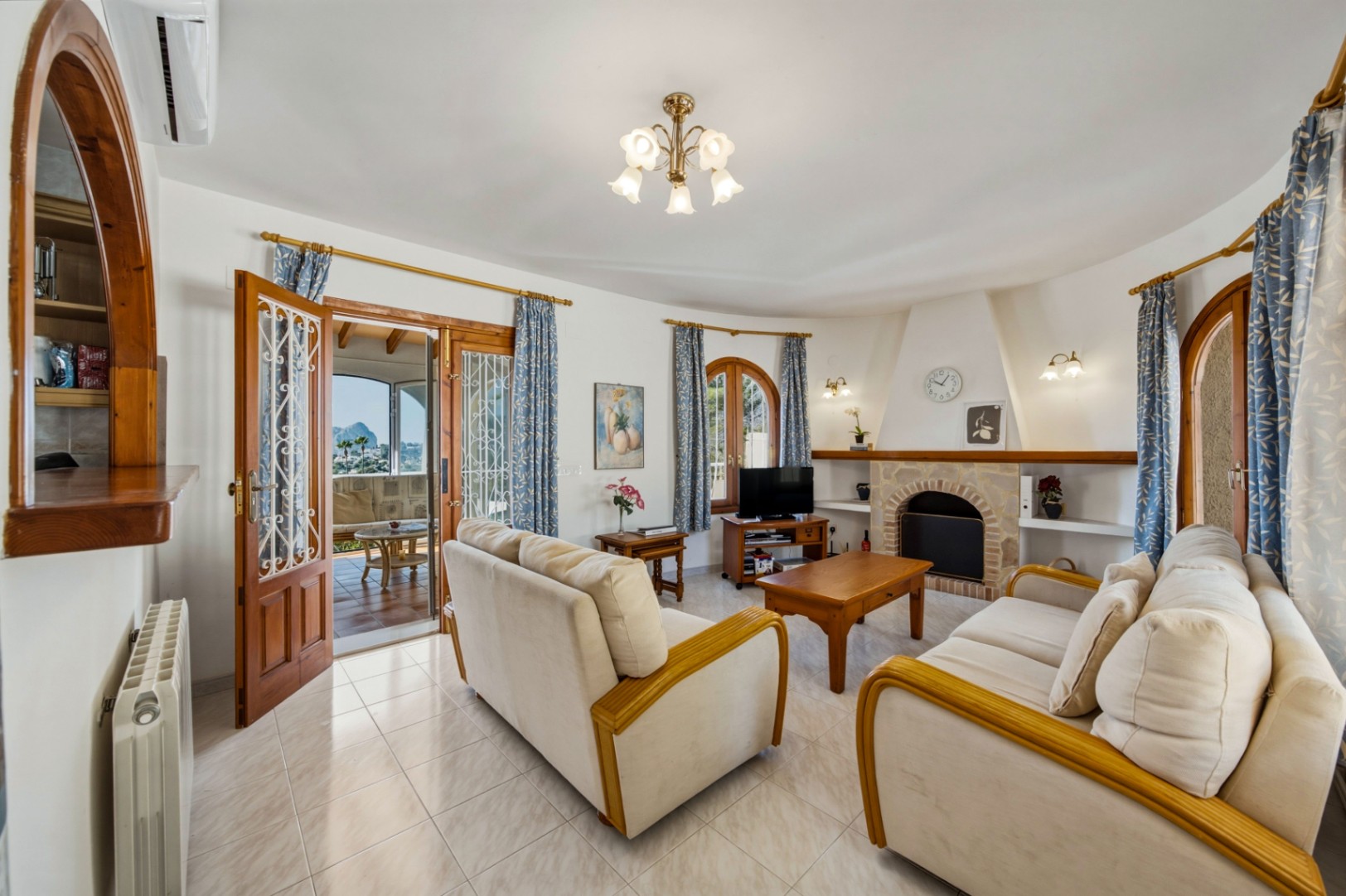 Villa exclusiva con piscina climatizada y vistas panorámicas al Peñón de Ifach en La Empedrola – Calpe