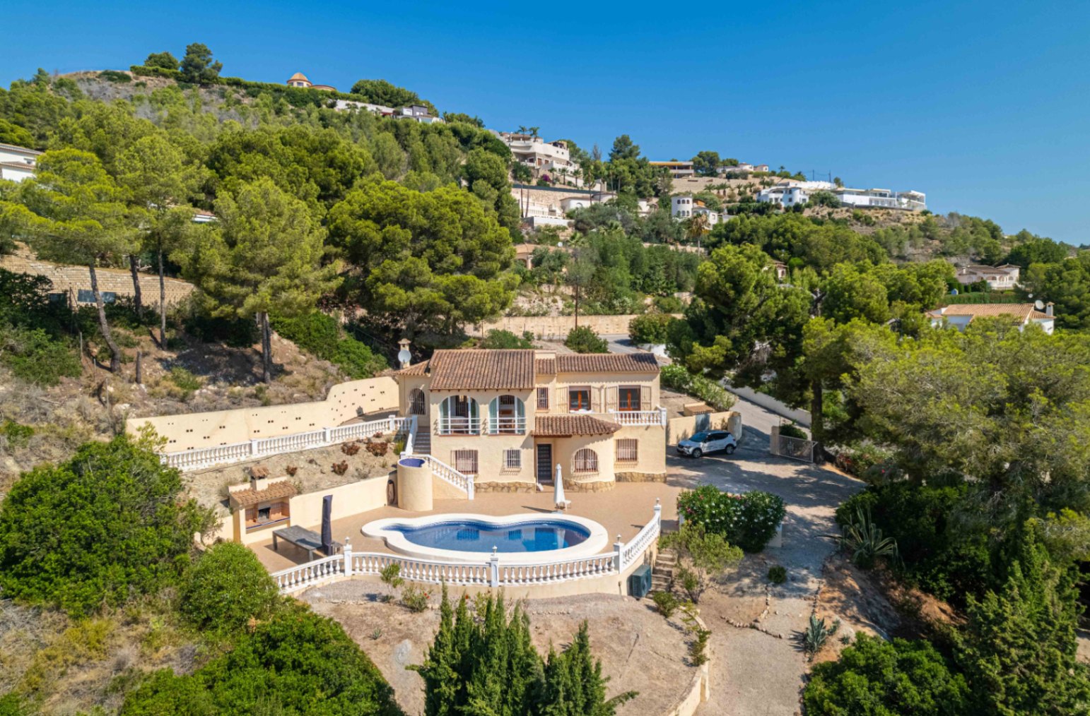 Villa exclusiva con piscina climatizada y vistas panorámicas al Peñón de Ifach en La Empedrola – Calpe