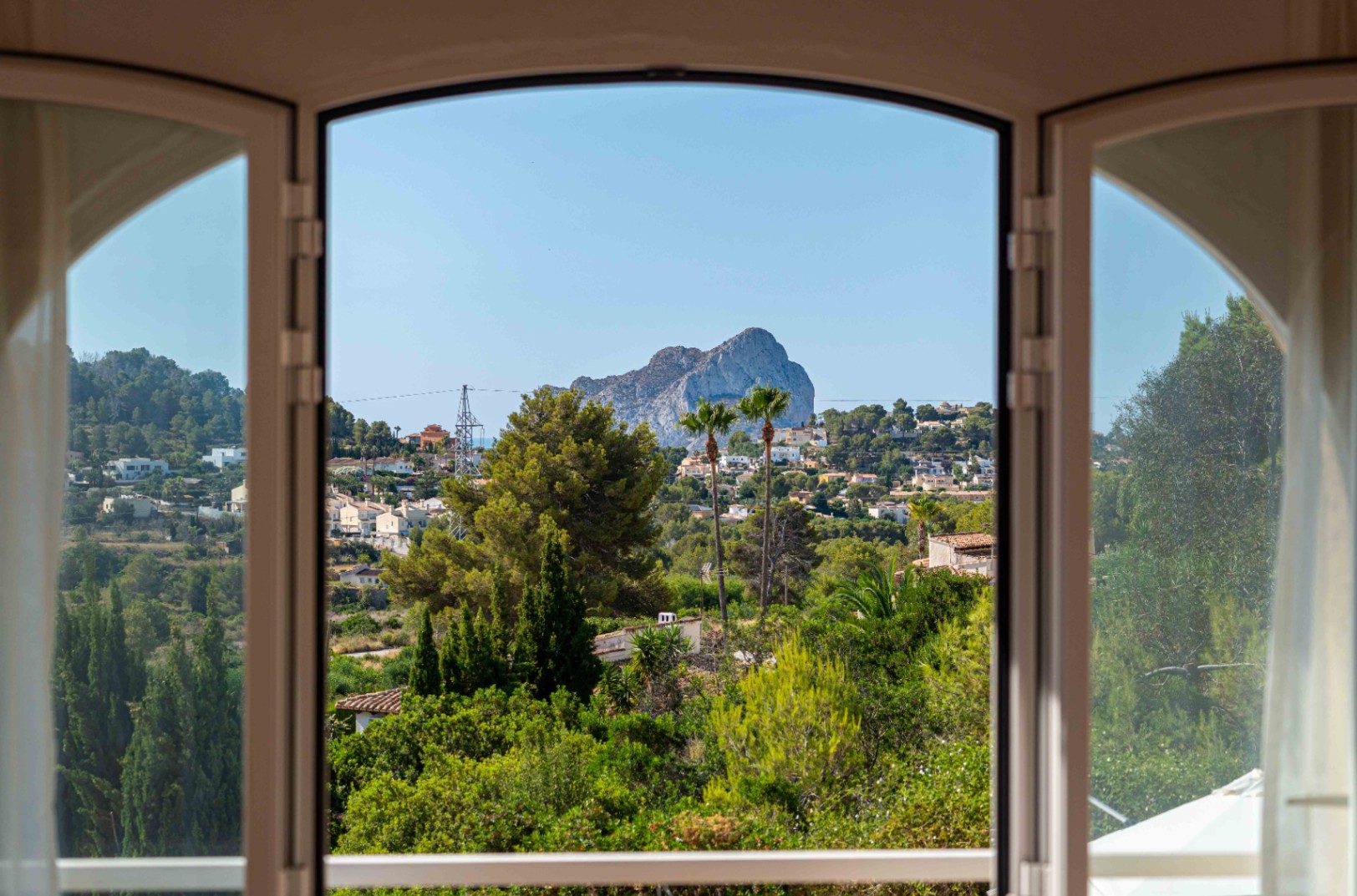 Villa exclusiva con piscina climatizada y vistas panorámicas al Peñón de Ifach en La Empedrola – Calpe