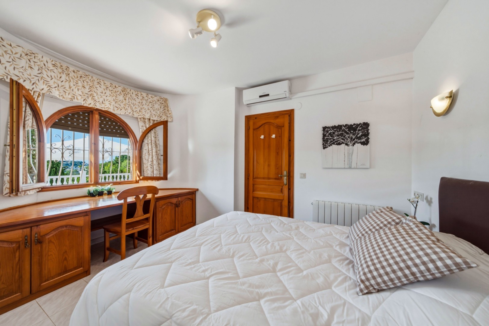 Villa exclusiva con piscina climatizada y vistas panorámicas al Peñón de Ifach en La Empedrola – Calpe