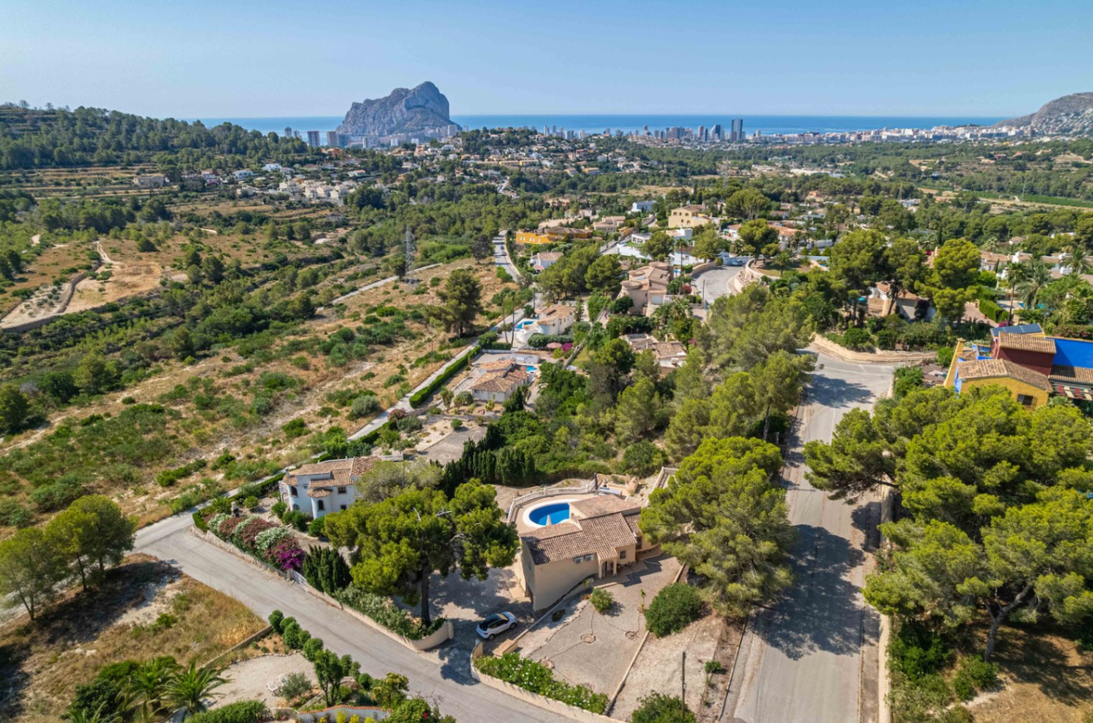 Villa exclusiva con piscina climatizada y vistas panorámicas al Peñón de Ifach en La Empedrola – Calpe