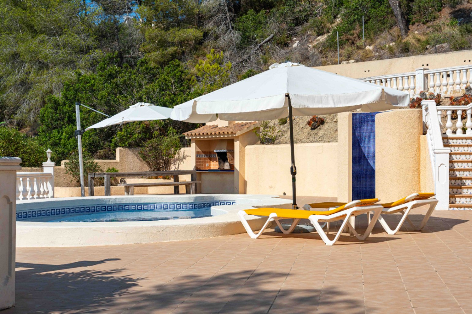 Villa exclusiva con piscina climatizada y vistas panorámicas al Peñón de Ifach en La Empedrola – Calpe