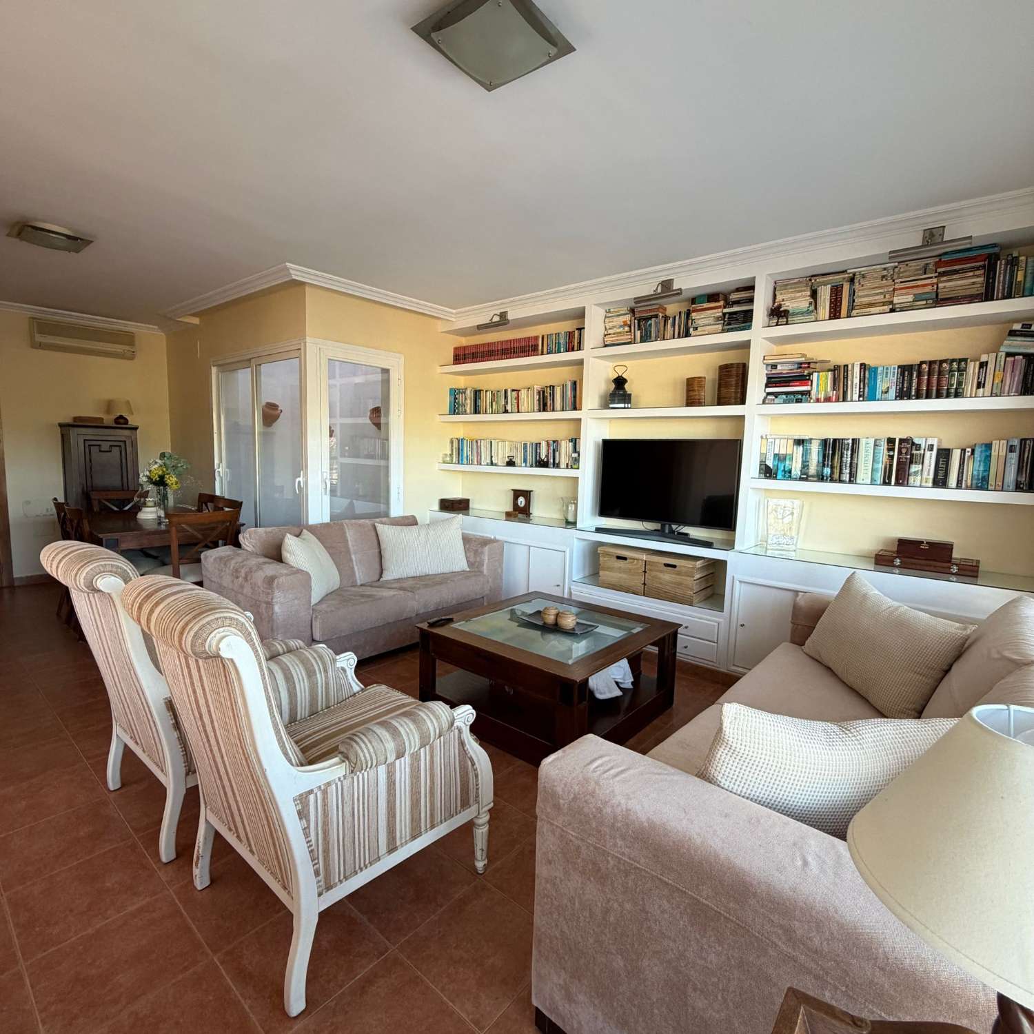 Villa con vistas abiertas a zonas verdes