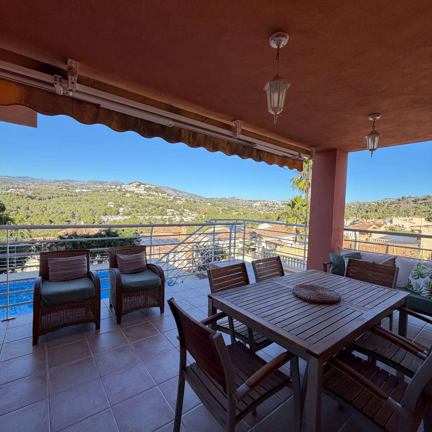 Villa con vistas abiertas a zonas verdes