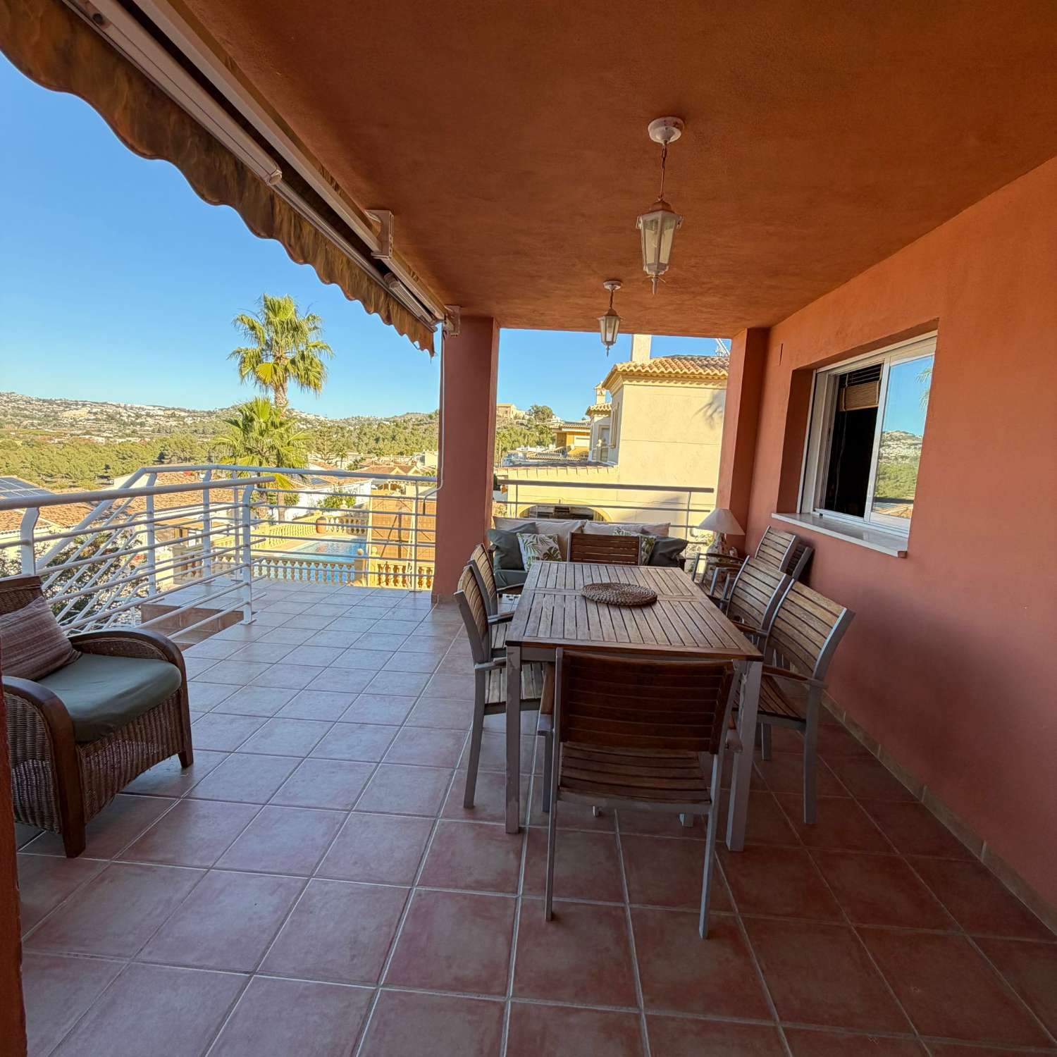 Villa con vistas abiertas a zonas verdes
