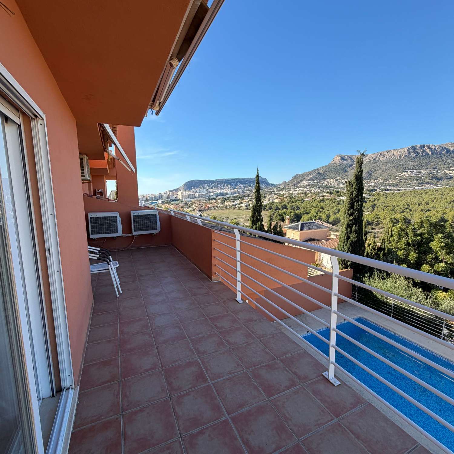Villa con vistas abiertas a zonas verdes