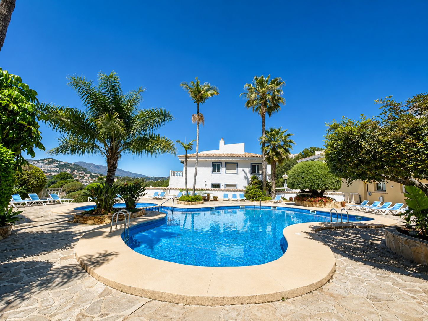 Appartement en rez-de-chaussée avec grande terrasse privée, piscine commune et parking dans l’Urbanisation Casanova, Calpe