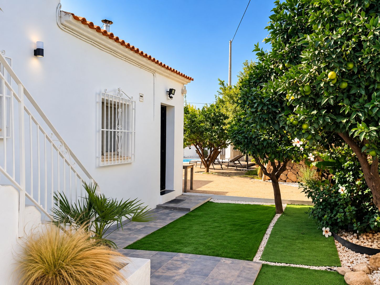 Villa en Calpe, con piscina, jardín y todo a un paso.