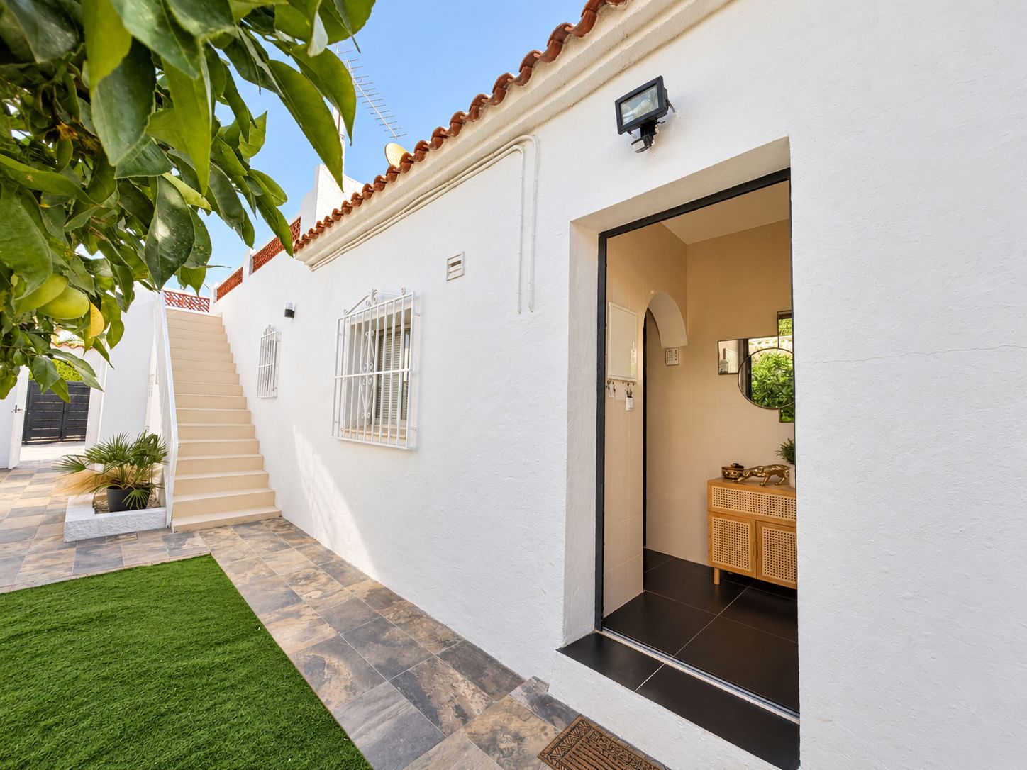 Villa à Calpe, avec piscine, jardin et tout à proximité.