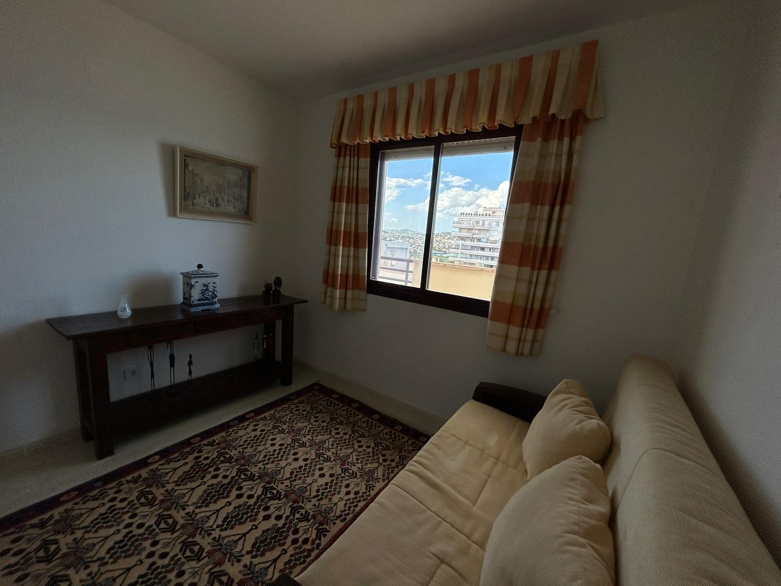 Ático de 2 dormitorios con vistas al mar