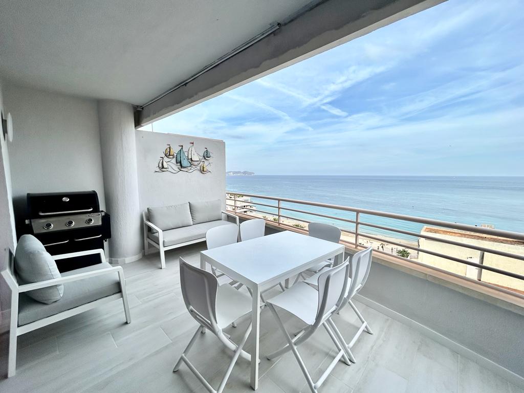 Renovated penthouse with sea views