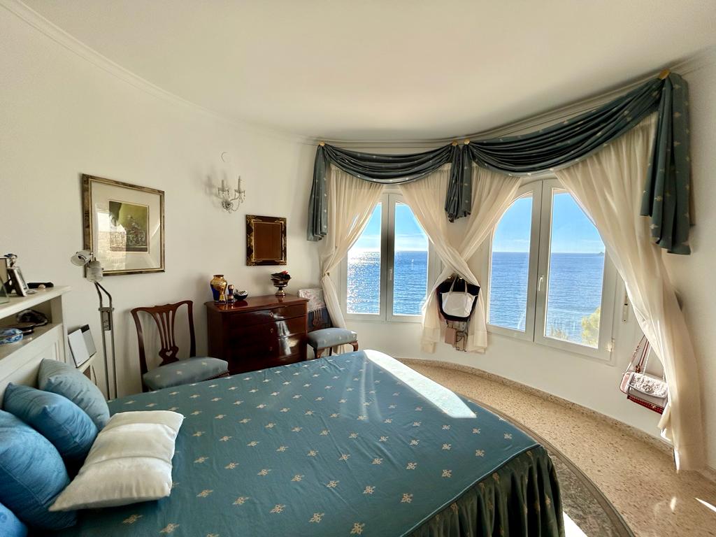 Villa de ensueño con vistas abiertas al mar