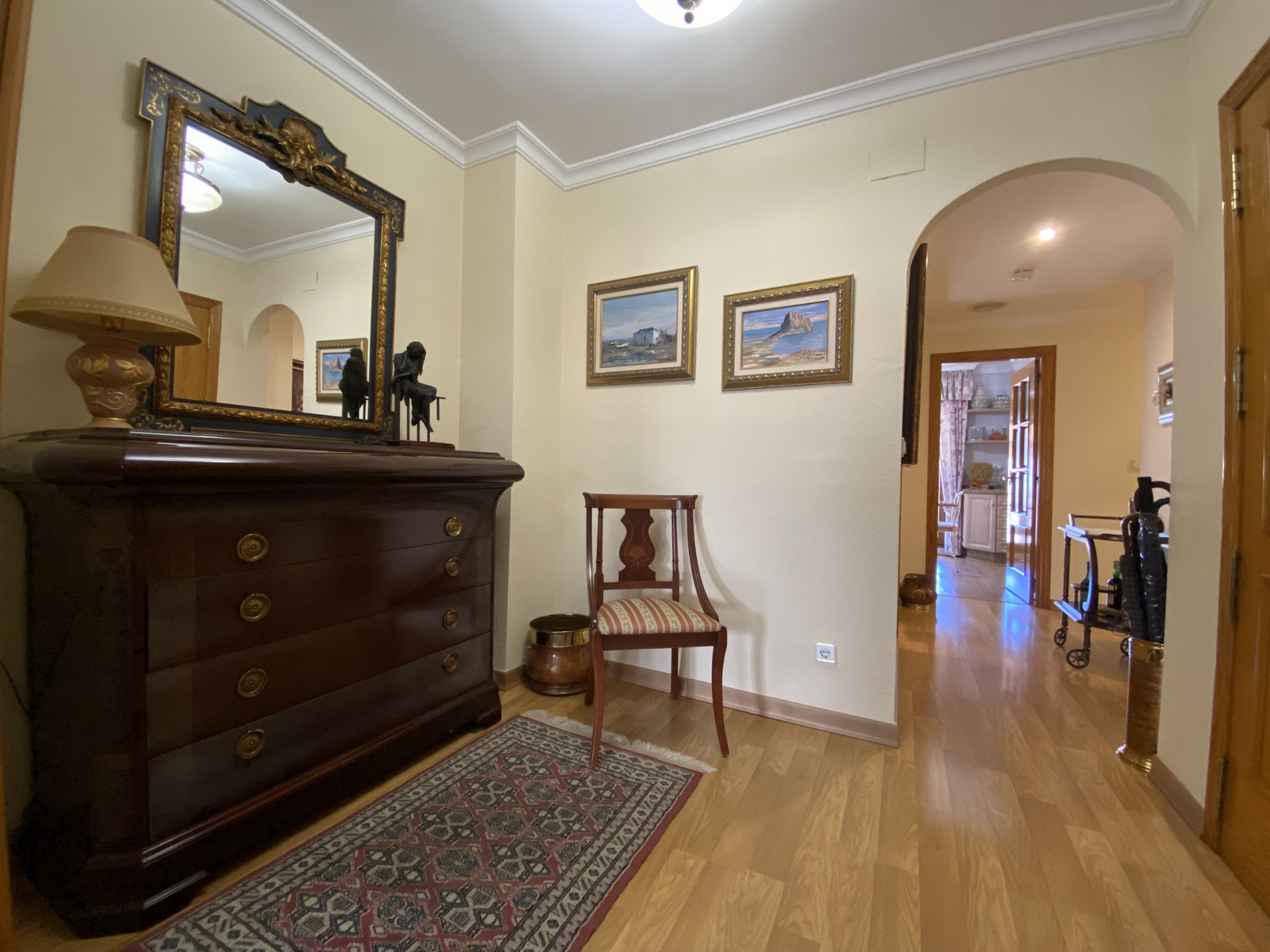 Centrally located apartment with 5 bedrooms.