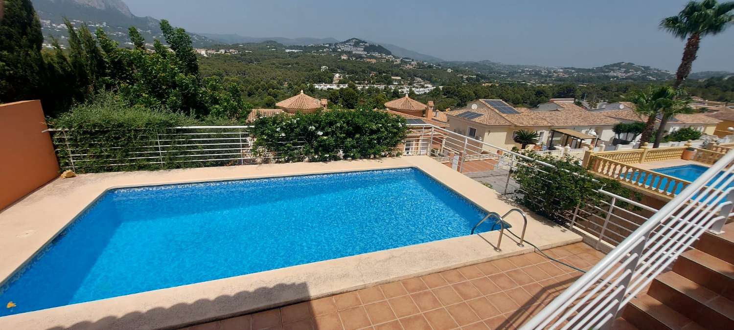 Villa con vistas abiertas a zonas verdes