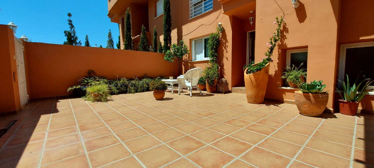 Villa con vistas abiertas a zonas verdes