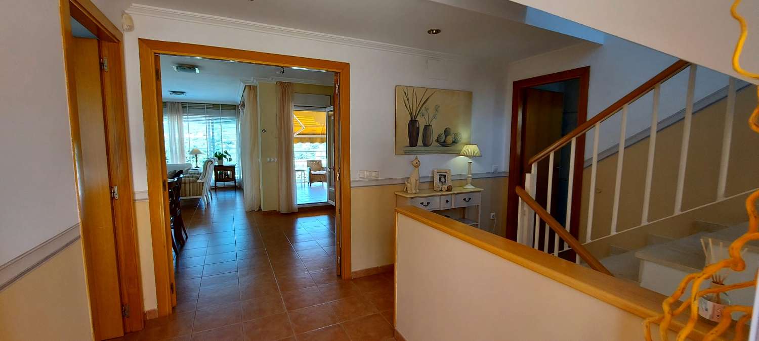 Villa con vistas abiertas a zonas verdes