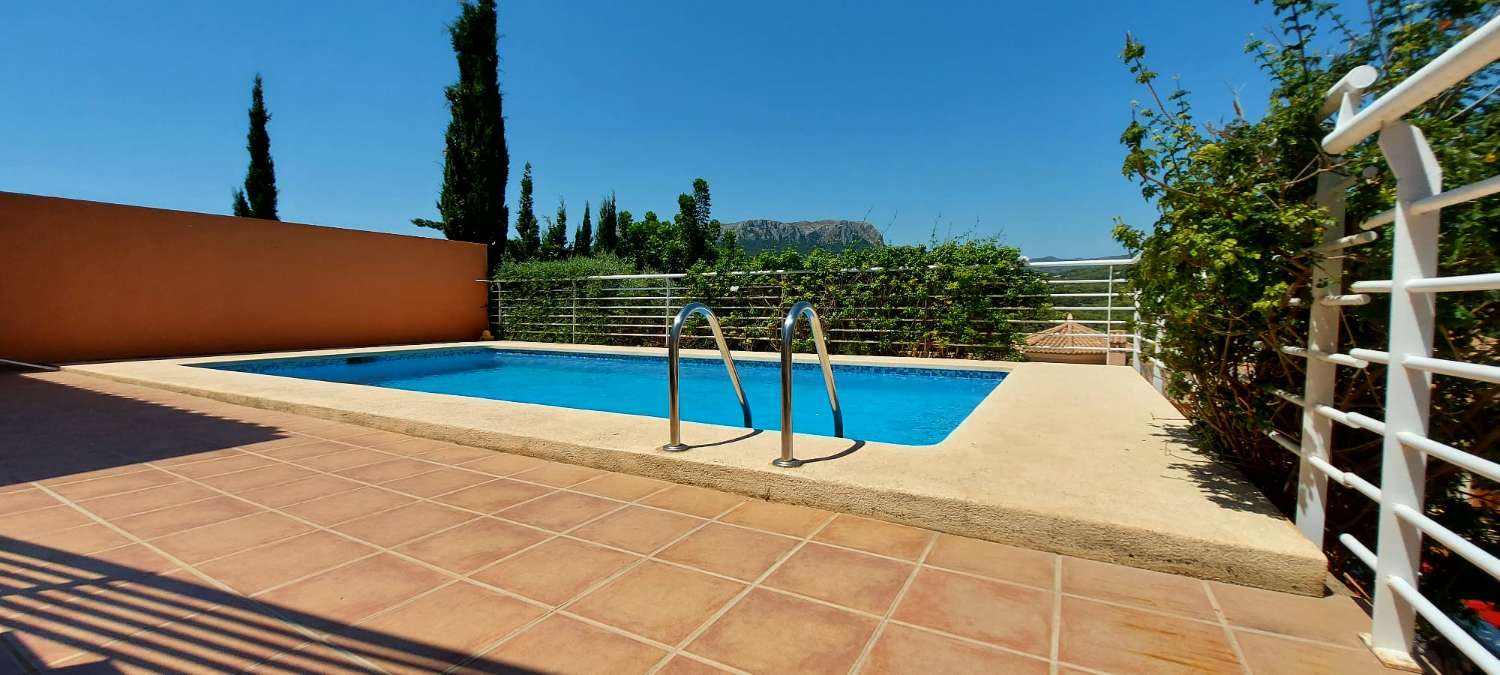 Villa con vistas abiertas a zonas verdes