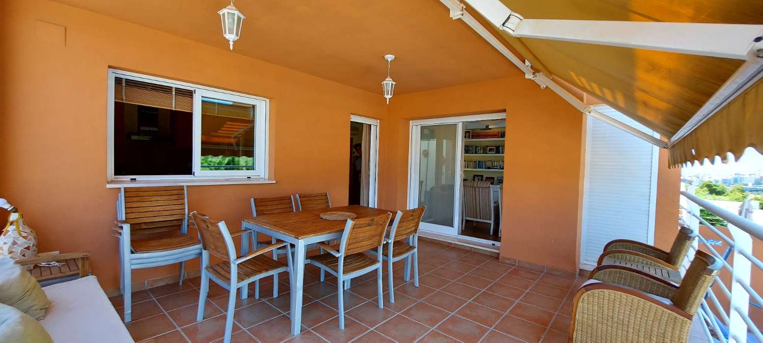 Villa con vistas abiertas a zonas verdes