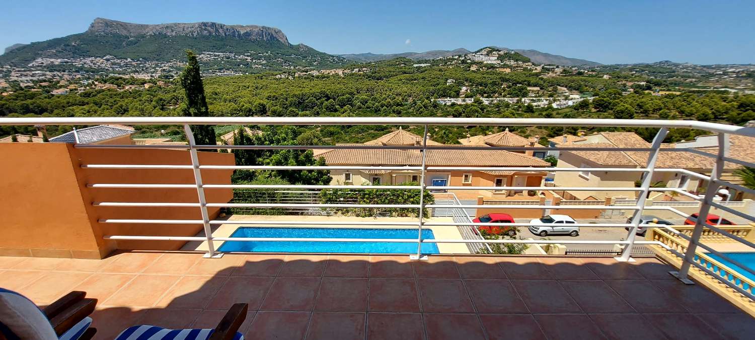 Villa con vistas abiertas a zonas verdes